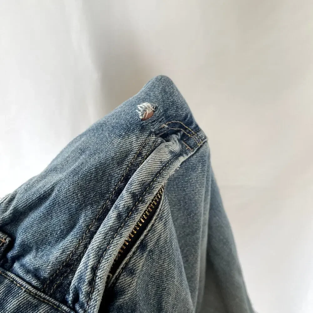 American Eagle medium wash strigid women's size 8 jeans casual denim pants flaws